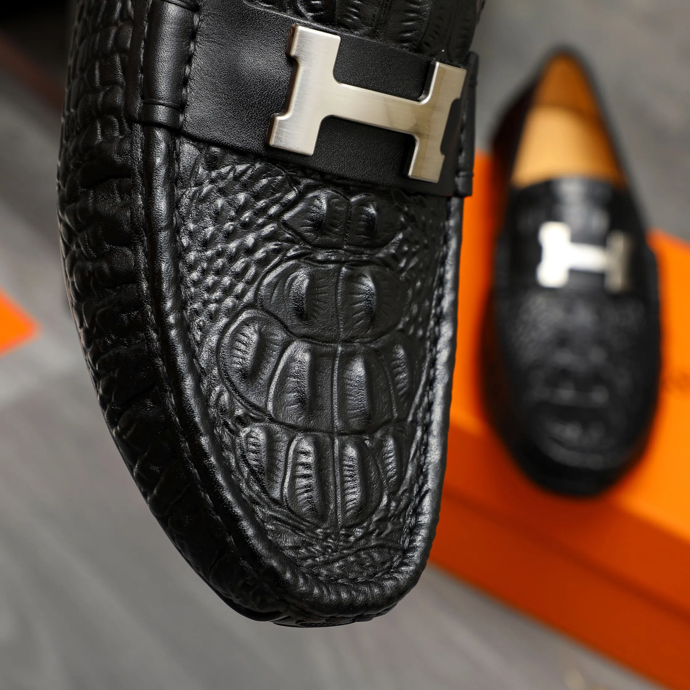 P380 Product trademark: HERMES "Hermes" casual slip-on men's shoes Regular size: 38-44 Product material: Selected crocodile pattern cowhide upper, pigskin lining, rubber outsole